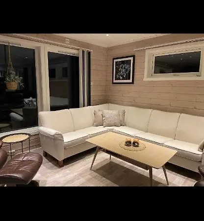 Flott Hytte Med Badestamp. Holiday home Galnslatta